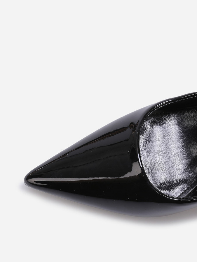 Escarpins vernis noirs à lanière et talon bobine