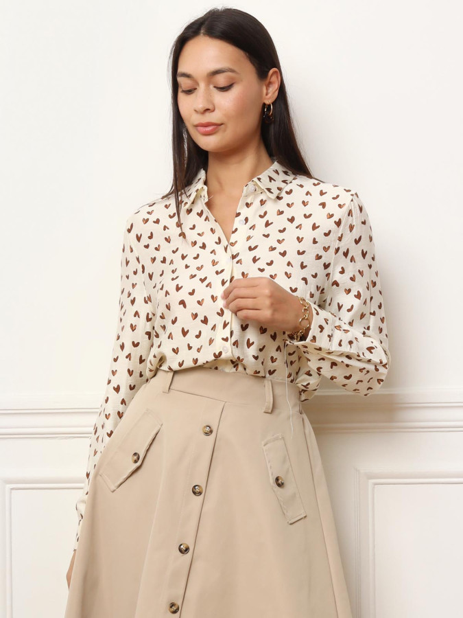 Chemise fluide à cœurs marrons et manches longues