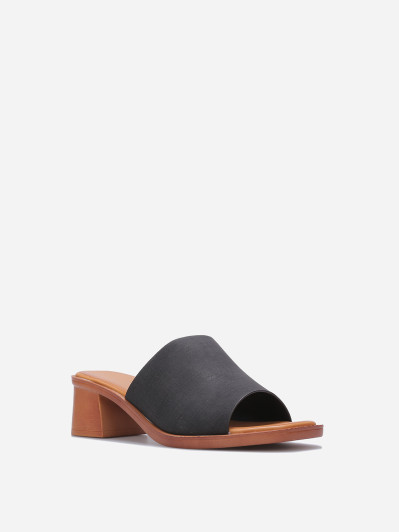 Mules noires à talon avec large bride