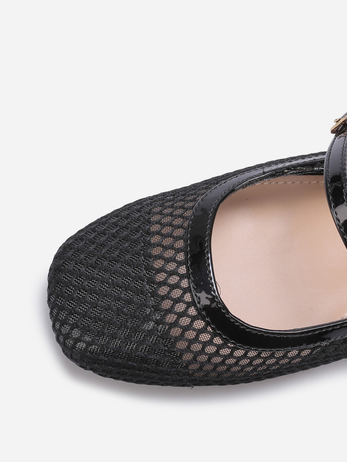Slingback en résille noire à talon carré
