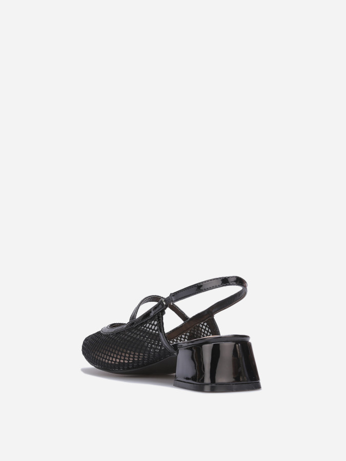 Slingback en résille noire à talon carré