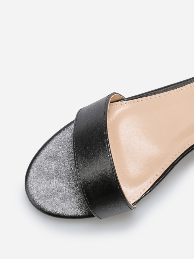 Sandales noires à talon carré