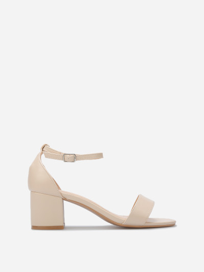 Sandales beiges à talon carré