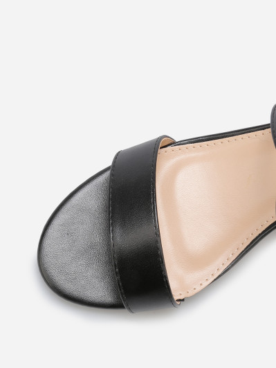 Sandales noires avec brides croisées