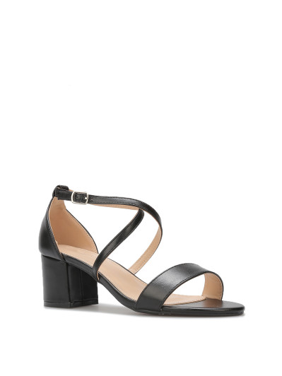 Sandales noires avec brides croisées