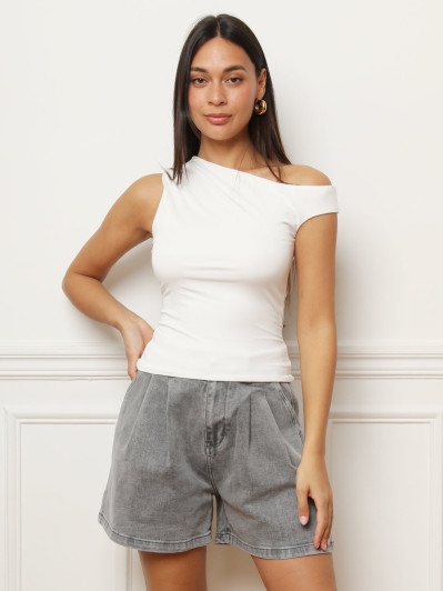 Top asymétrique à col bénitier écru