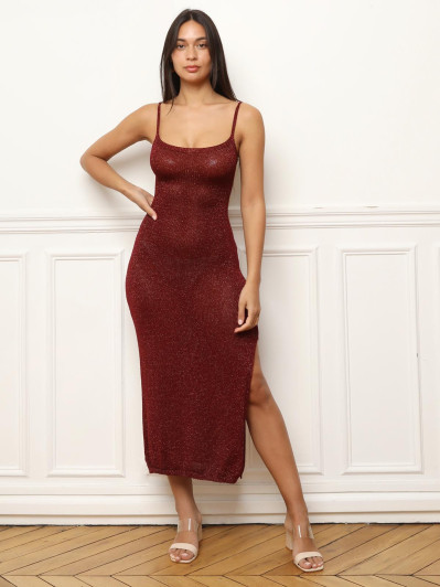 Robe en maille fendue et dos lacé bordeaux