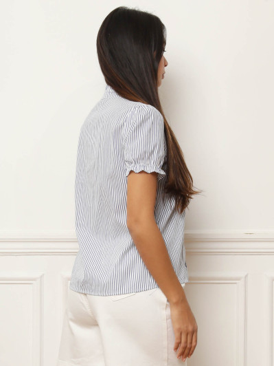 Chemisier bleu rayé et brodé à manches bouffantes