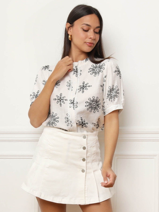 Chemisier à motifs fleurs et manches bouffantes