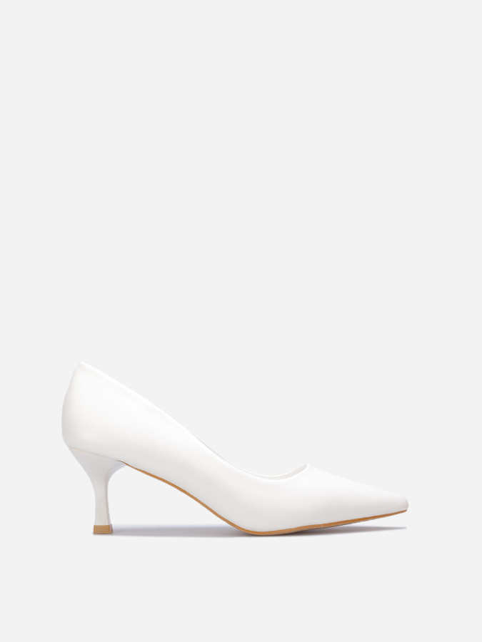 Escarpins blancs pointus en simili