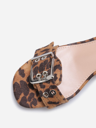Sandales léopard avec brides à oeillets