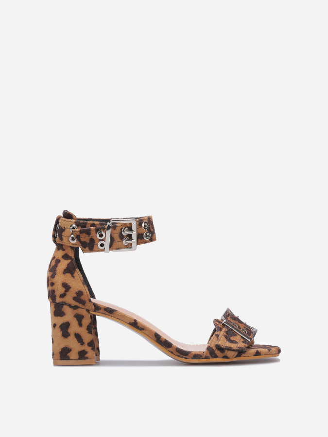 Sandales léopard avec brides à oeillets