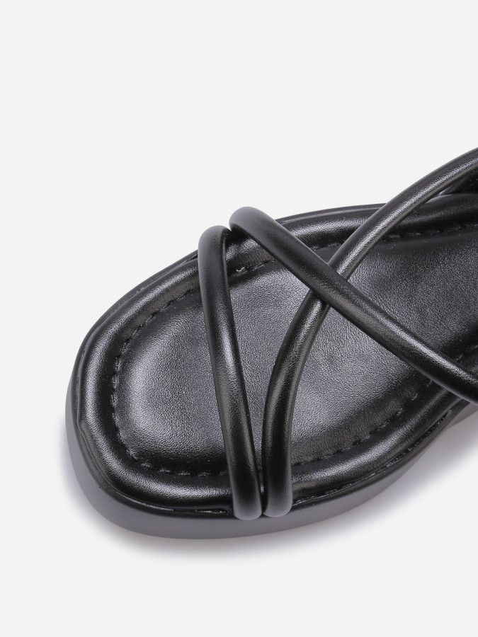 Sandales noires à plateforme et lanières croisées