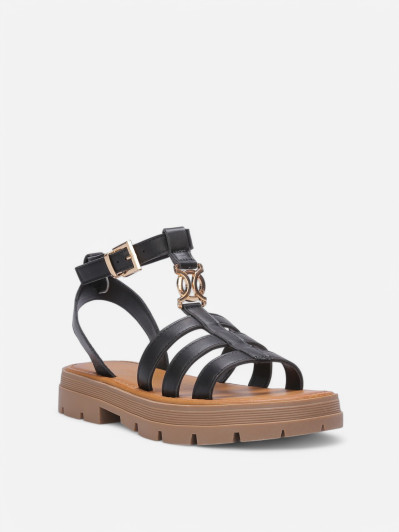 Spartiates crantées noires à monogramme métallique.