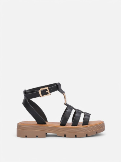 Spartiates crantées noires à monogramme métallique.