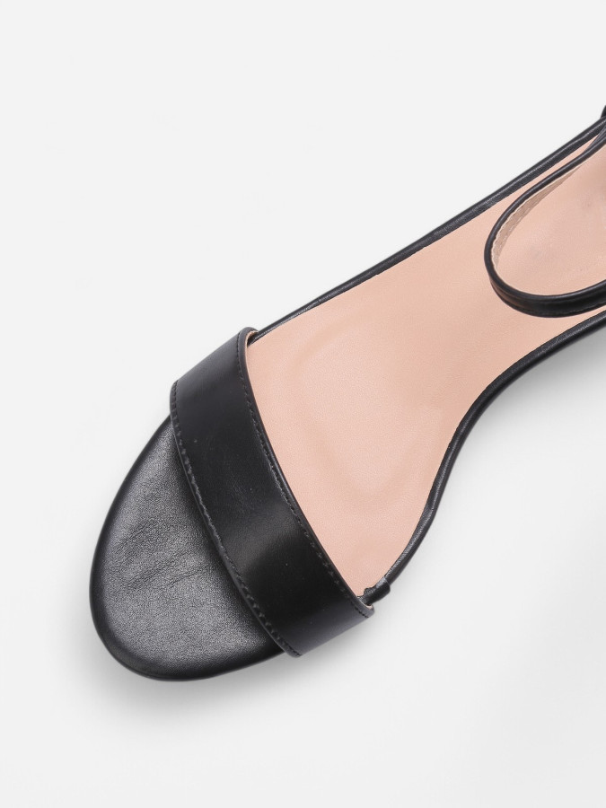 Sandales basiques noires à petit talon