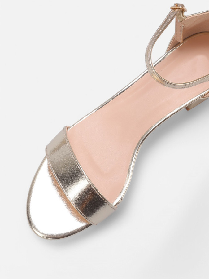 Sandales basiques dorées à petit talon