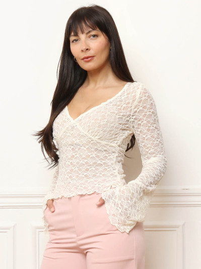Top décolleté en dentelle à manches évasées ecru