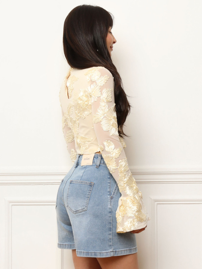 Top court à fleurs satinées jaune