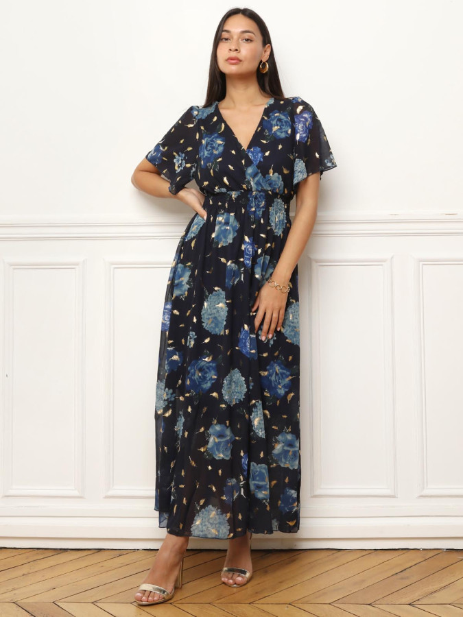 Robe longue à motifs fleurs et feuilles dorées bleu marine