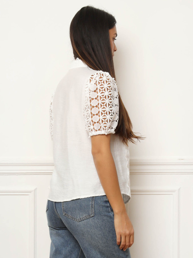 Chemisier dentelle crochet blanc et boutons perles