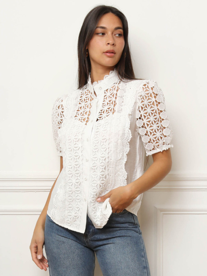 Chemisier dentelle crochet blanc et boutons perles
