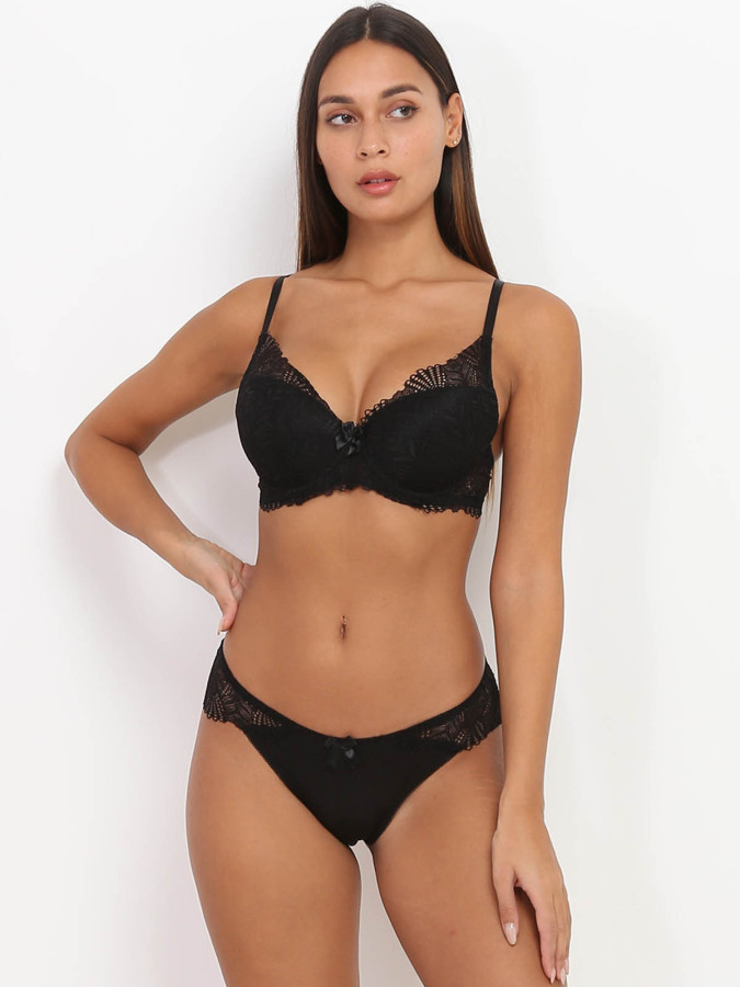 Ensemble lingerie noir push-up à dentelle