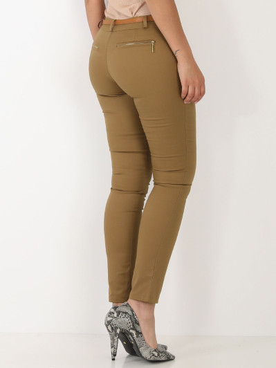 Pantalon à pinces camel avec ceinture