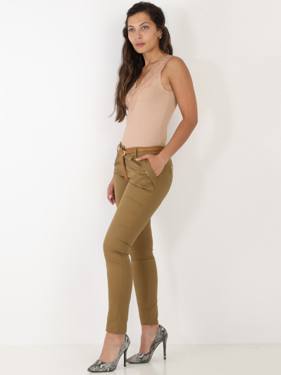 Pantalon à pinces camel avec ceinture