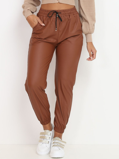 Pantalon style jogger en simili mat