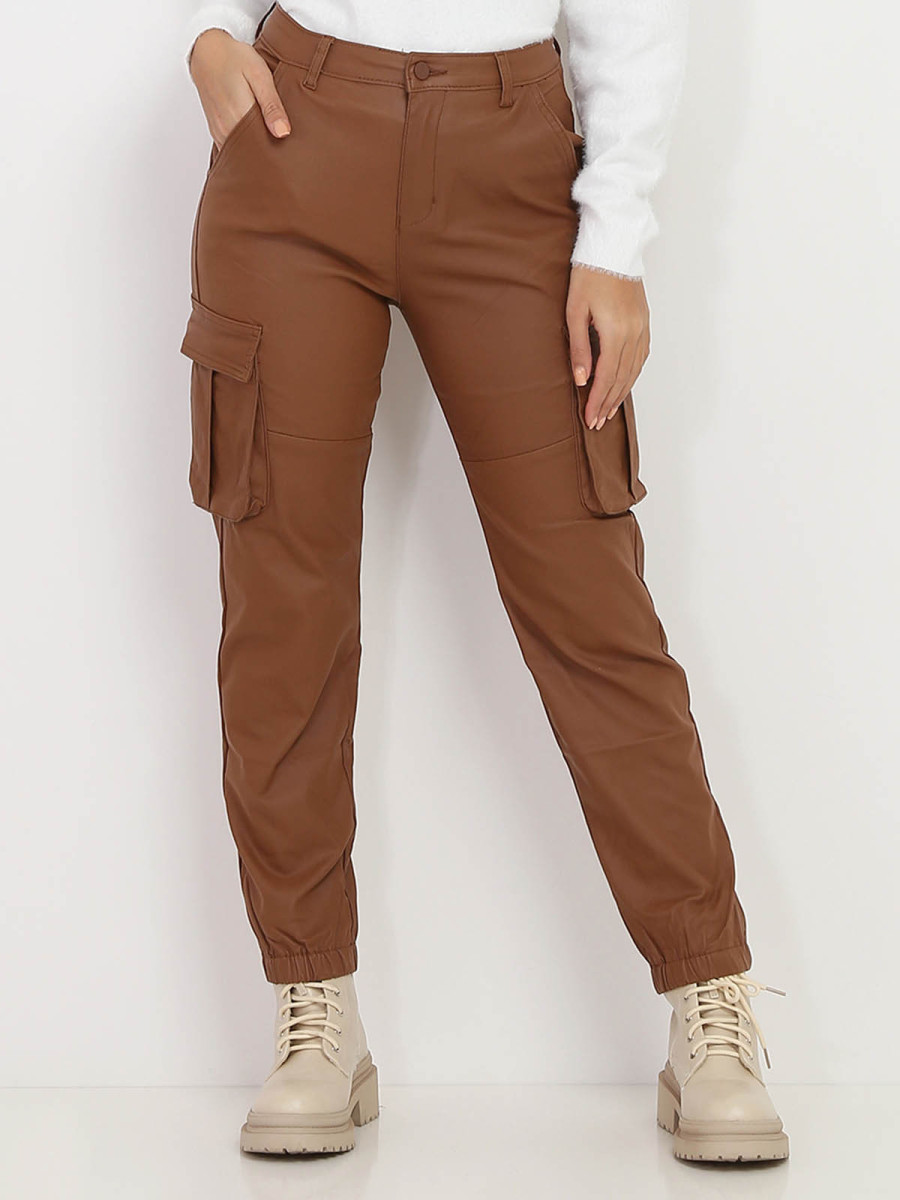 Pantalon cargo marron enduit