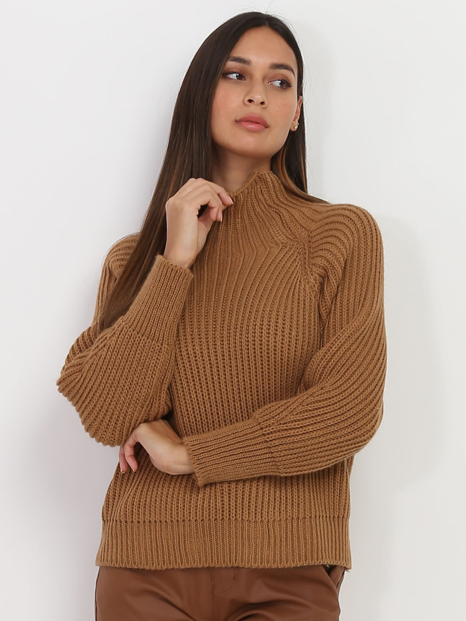 Pull en grosse maille camel à col montant