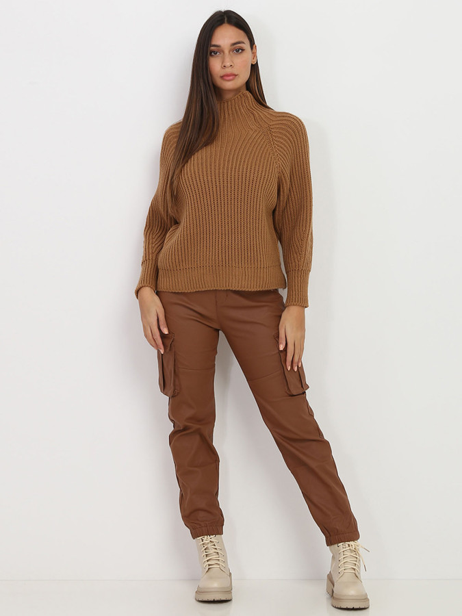 Pull en grosse maille camel à col montant