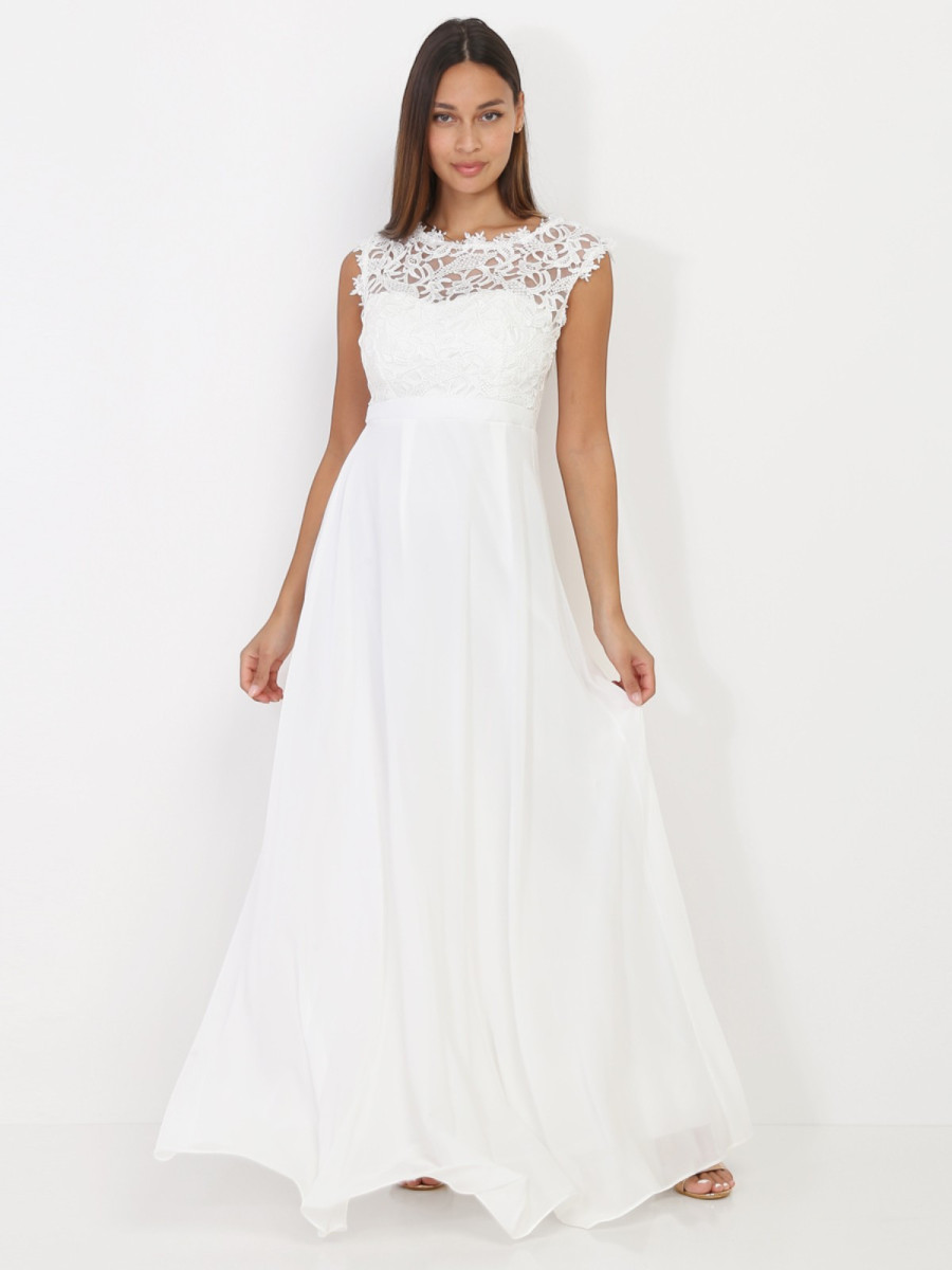 Robe longue blanche à dentelle