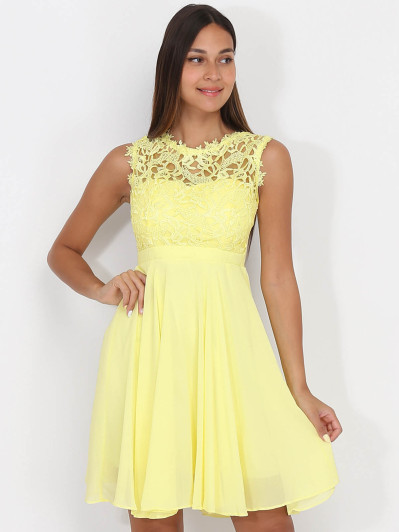 Robe jaune avec dentelle