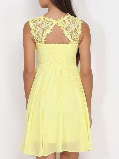 Robe jaune avec dentelle
