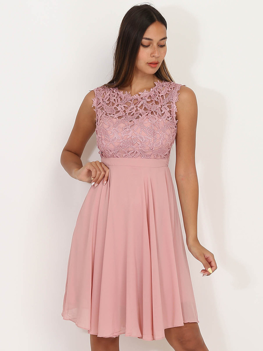 Robe vieux rose avec dentelle