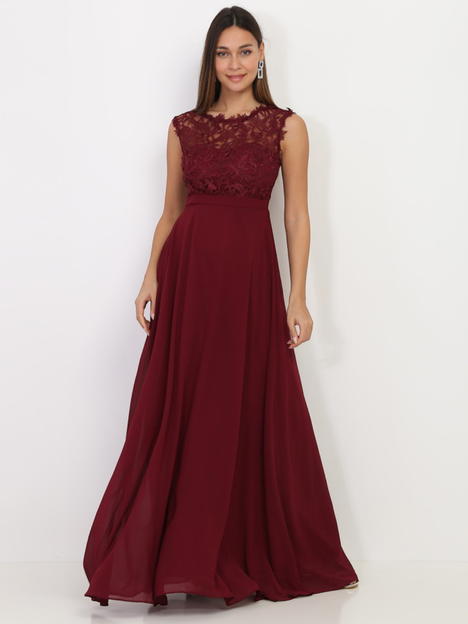 Robe longue à dentelle