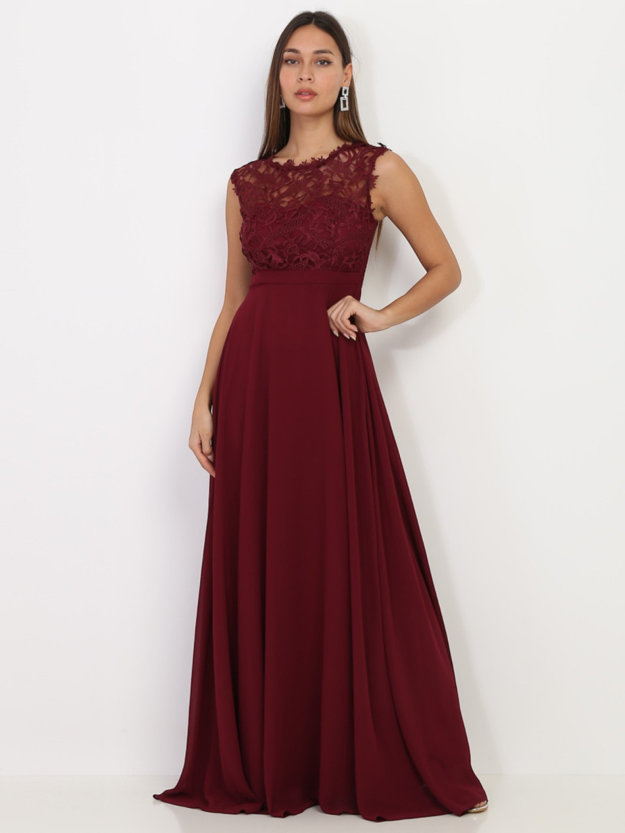 Robe longue à dentelle