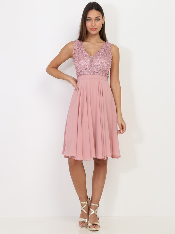 Robe rose patineuse avec broderie et perles