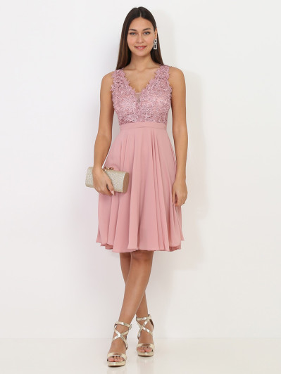 Robe rose patineuse avec broderie et perles