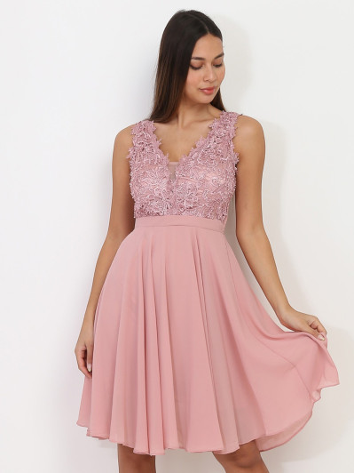 Robe rose patineuse avec broderie et perles