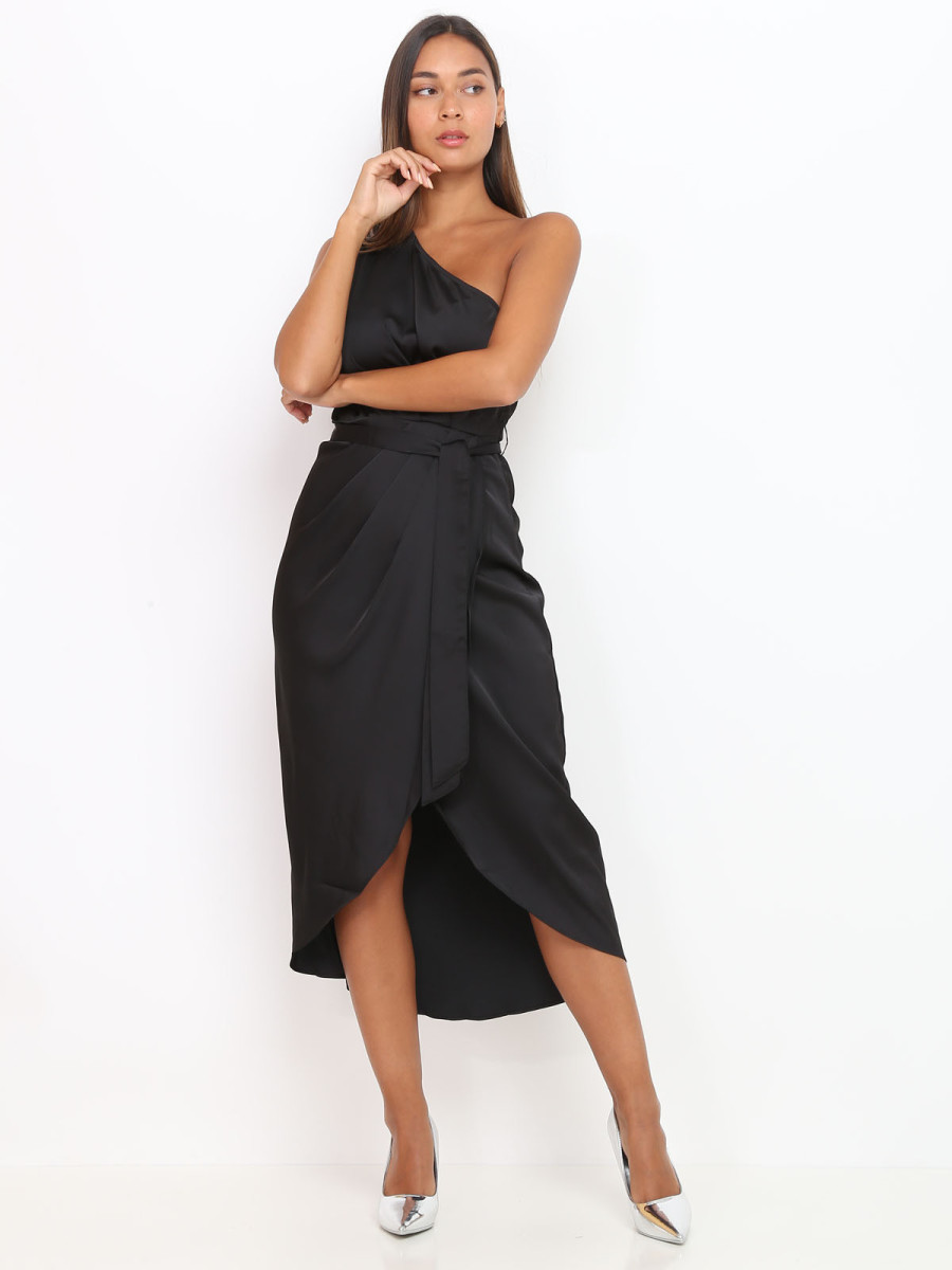 Robe asymétrique satinée noire