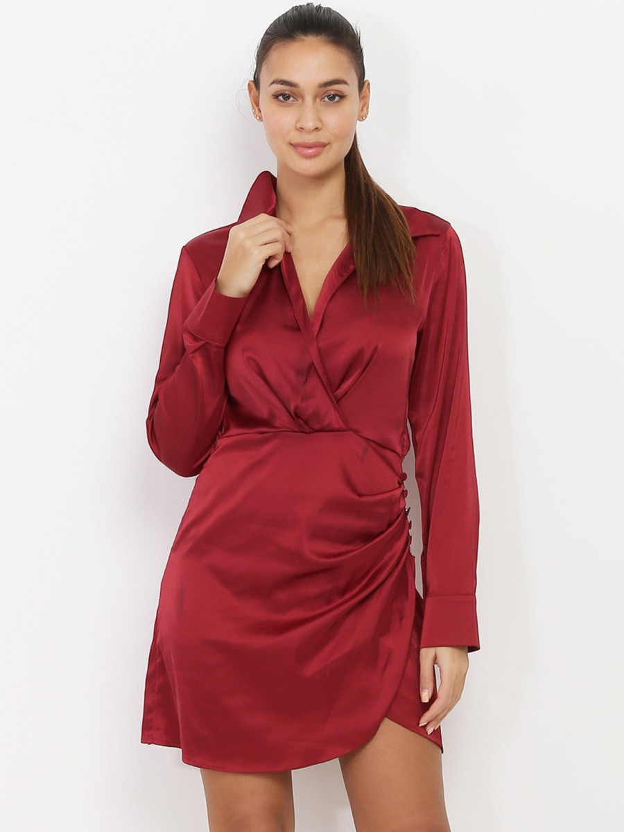 Robe satinée cache coeur à boutons