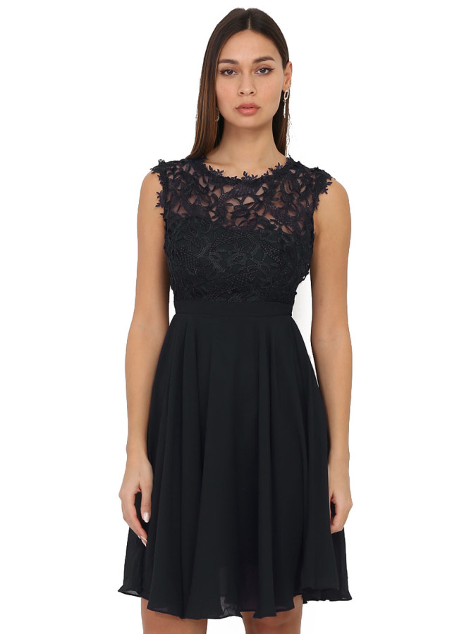 Robe noire avec dentelle