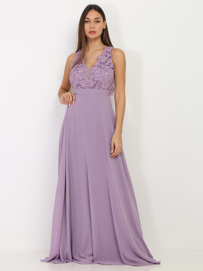 Robe longue parme à broderies fleuries