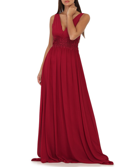 Robe longue bordeaux à buste drapé et dentelle