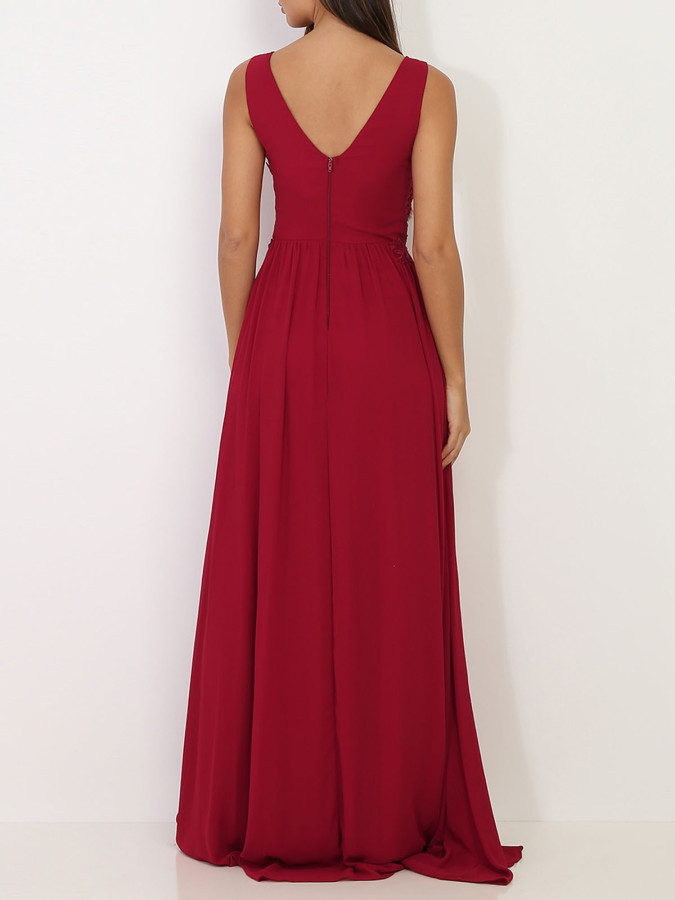 Robe longue bordeaux à buste drapé et dentelle