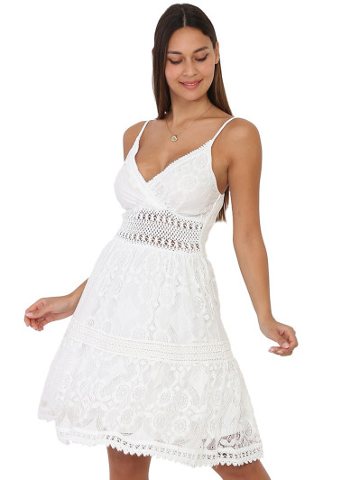 Robe patineuse blanche en dentelle et crochet