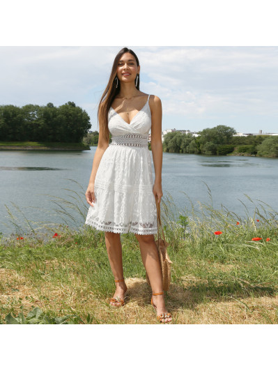 Robe patineuse blanche en dentelle et crochet